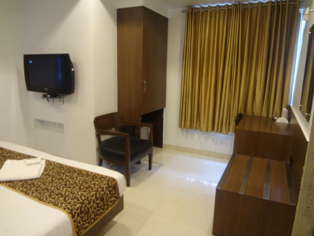 Hotel Adi Nagpur Zewnętrze zdjęcie