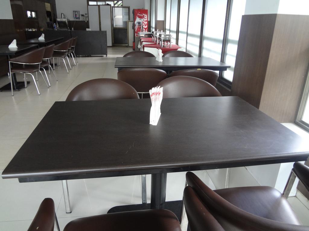 Hotel Adi Nagpur Zewnętrze zdjęcie