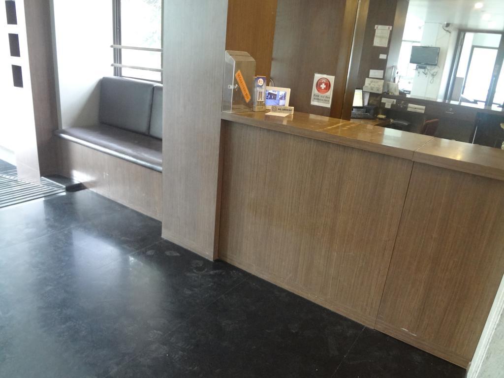 Hotel Adi Nagpur Zewnętrze zdjęcie