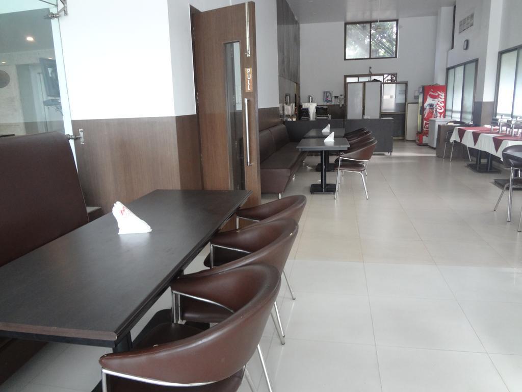 Hotel Adi Nagpur Zewnętrze zdjęcie