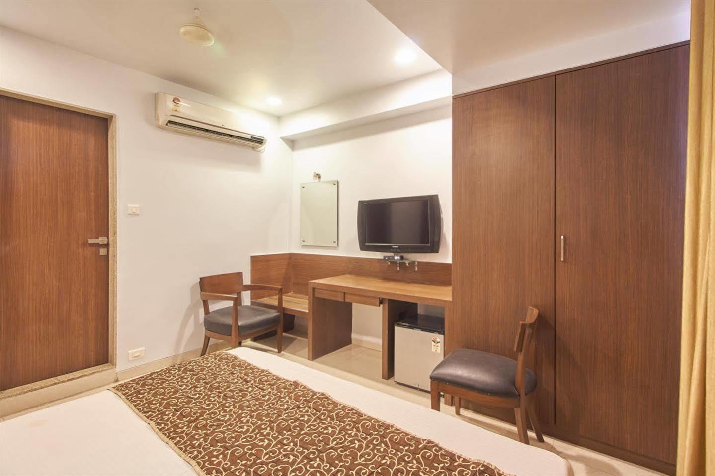 Hotel Adi Nagpur Zewnętrze zdjęcie