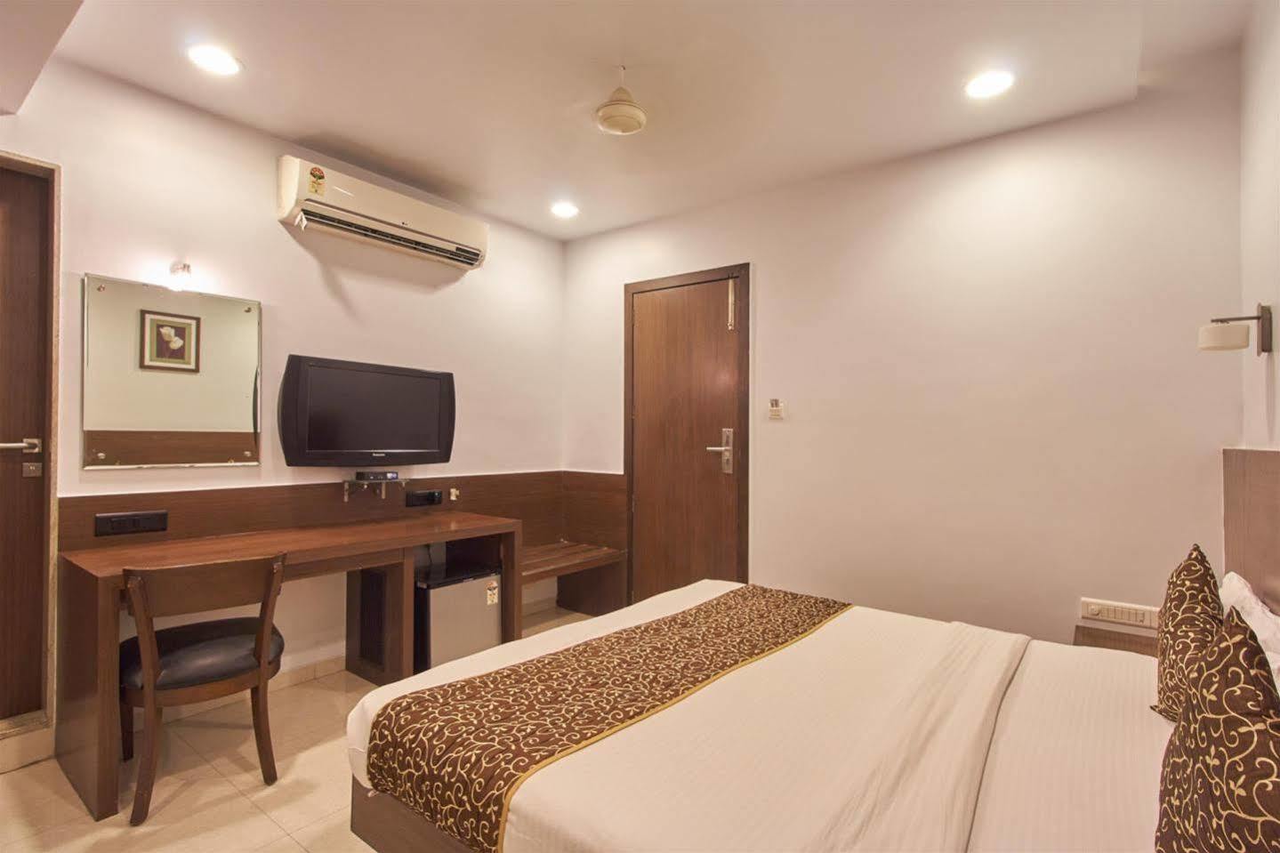 Hotel Adi Nagpur Zewnętrze zdjęcie